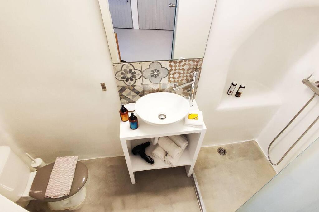 Bougainvillea Cave Suite - Old Town Mykonos Town エクステリア 写真